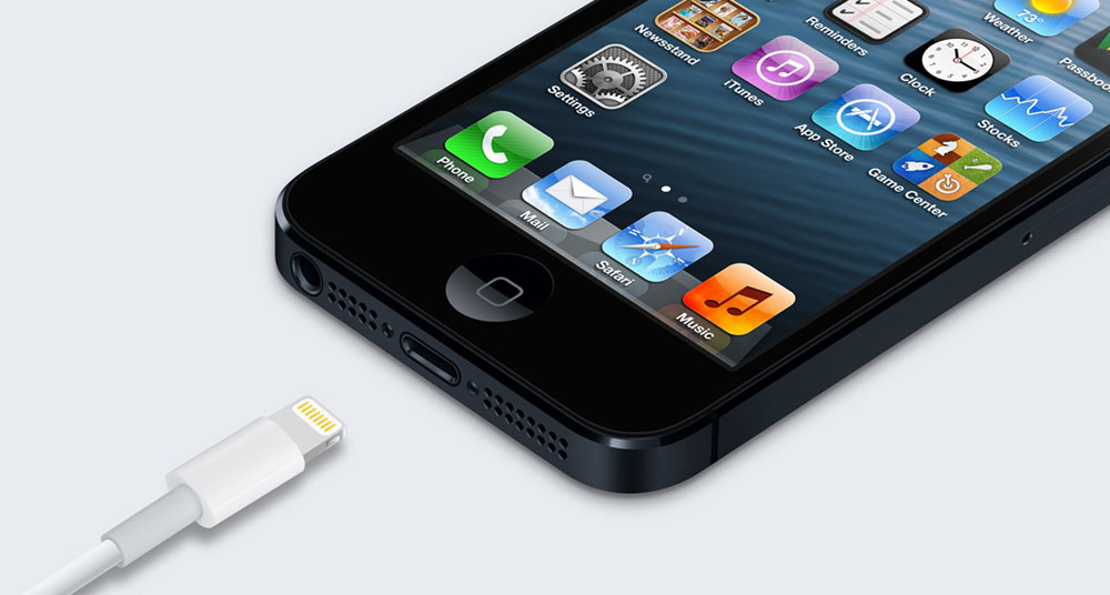 iPhone 5 si primul conector Lightning